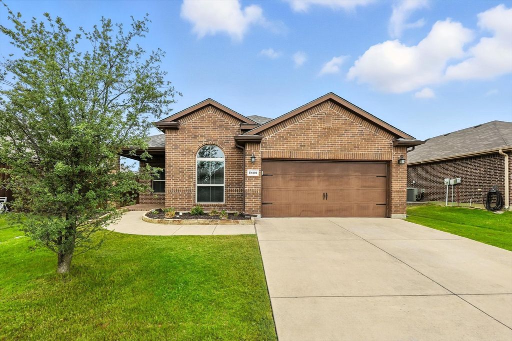 5109 Meadow Lane, Krum, TX 76249