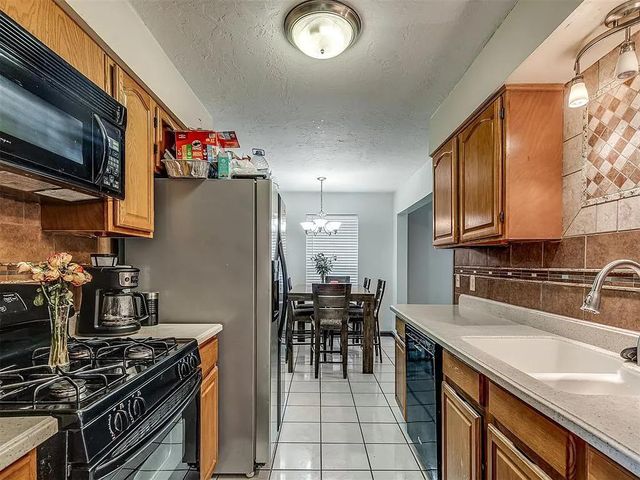 813 Lapwing Road, Edmond, OK 73003