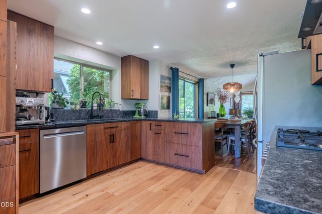 2471 Republic Way, Medford, OR 97504