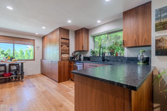 2471 Republic Way, Medford, OR 97504