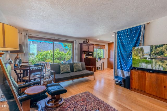 2471 Republic Way, Medford, OR 97504