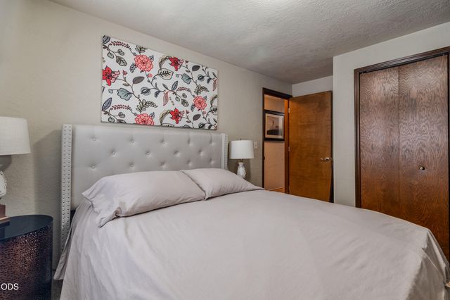2471 Republic Way, Medford, OR 97504