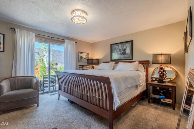 2471 Republic Way, Medford, OR 97504