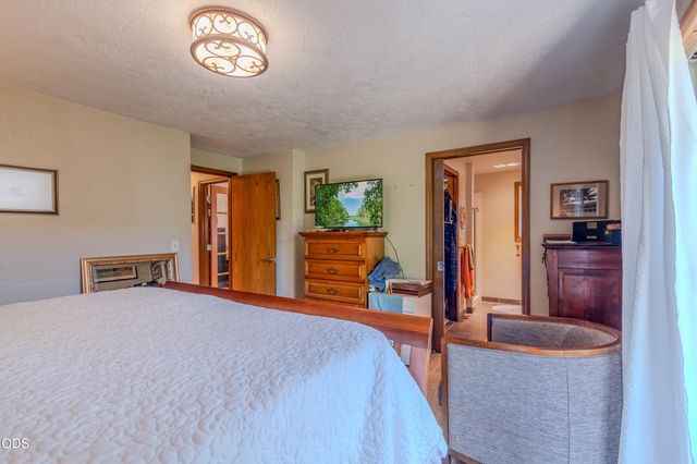 2471 Republic Way, Medford, OR 97504