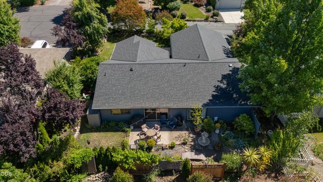 2471 Republic Way, Medford, OR 97504
