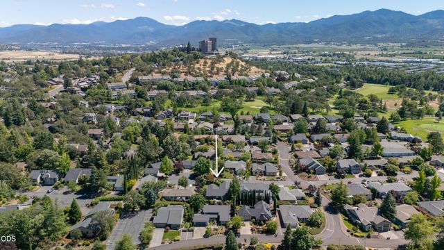 2471 Republic Way, Medford, OR 97504