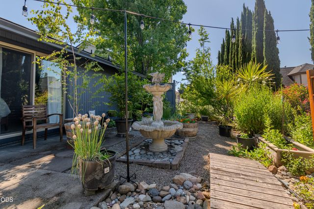 2471 Republic Way, Medford, OR 97504