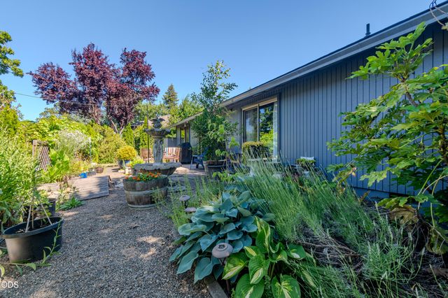 2471 Republic Way, Medford, OR 97504