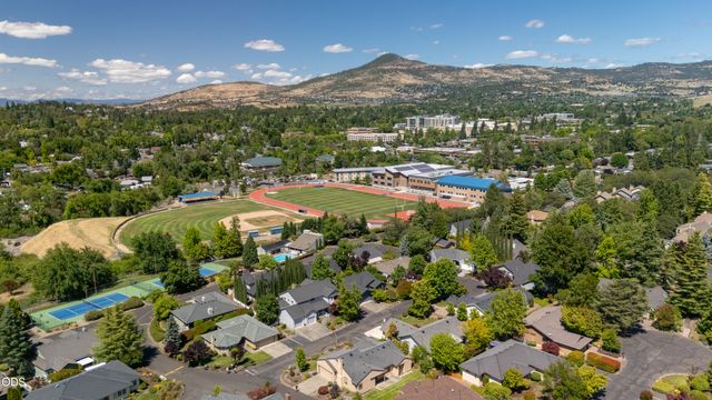 2471 Republic Way, Medford, OR 97504