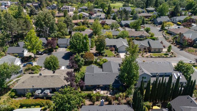 2471 Republic Way, Medford, OR 97504