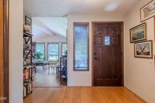 2471 Republic Way, Medford, OR 97504