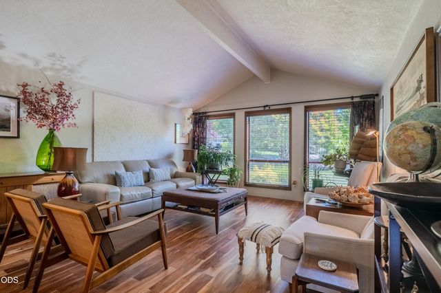 2471 Republic Way, Medford, OR 97504