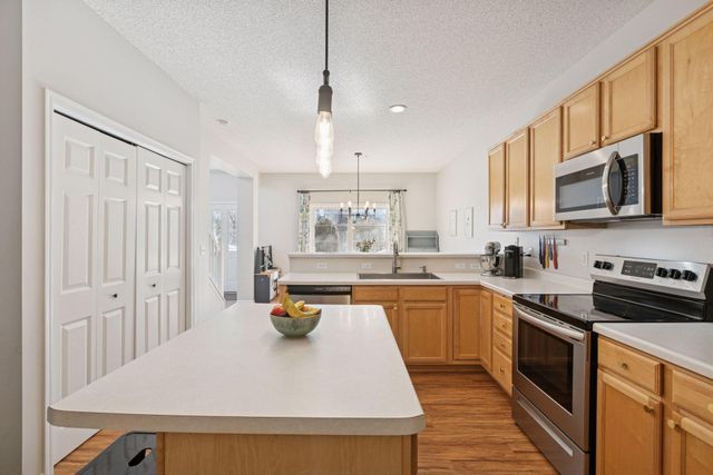 885 Braunworth Court, Chaska, MN 55318