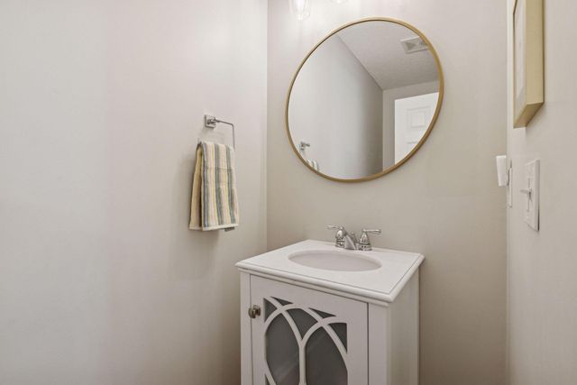 885 Braunworth Court, Chaska, MN 55318