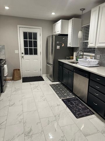 240 Acropolis Rd, Lowell, MA 01854