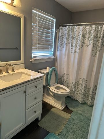 240 Acropolis Rd, Lowell, MA 01854