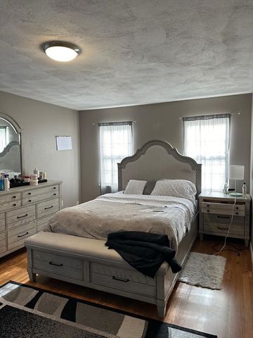 240 Acropolis Rd, Lowell, MA 01854