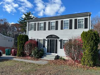 240 Acropolis Rd, Lowell, MA 01854