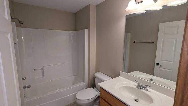 5431 Northwest Circle, Davenport, IA 52806