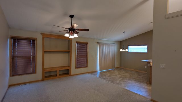 5431 Northwest Circle, Davenport, IA 52806