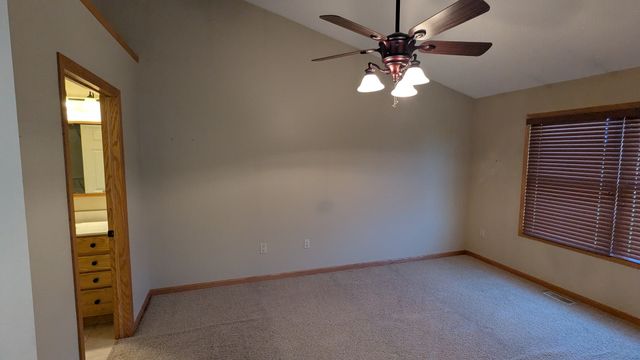 5431 Northwest Circle, Davenport, IA 52806