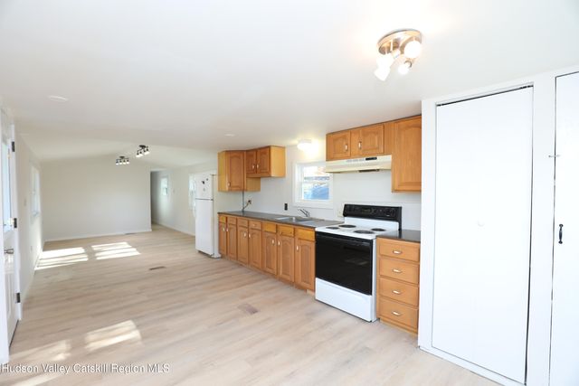 414 Joslen Boulevard 19, Hudson, NY 12534