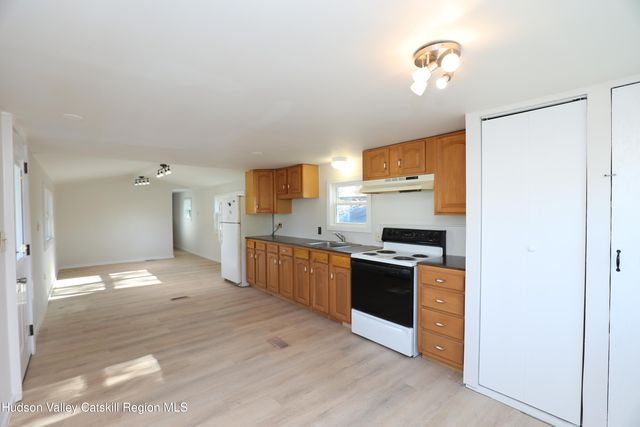 414 Joslen Boulevard 19, Hudson, NY 12534