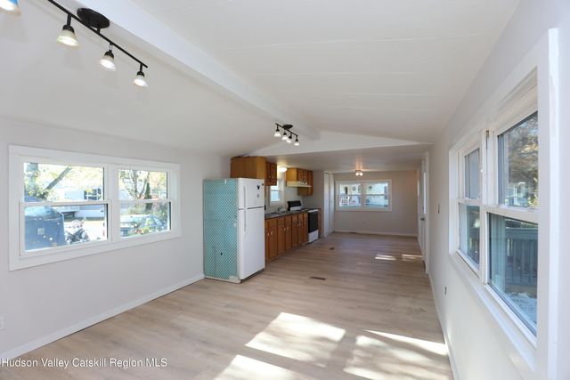 414 Joslen Boulevard 19, Hudson, NY 12534