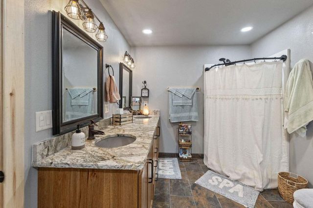 225 Eagle Ridge Road, Canyonville, OR 97417