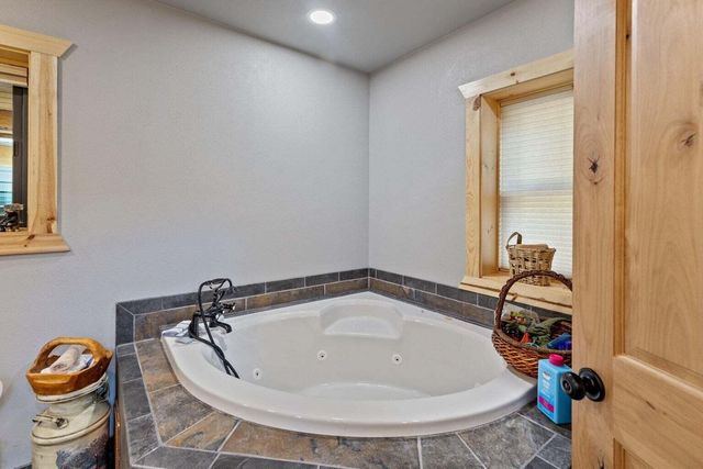 225 Eagle Ridge Road, Canyonville, OR 97417