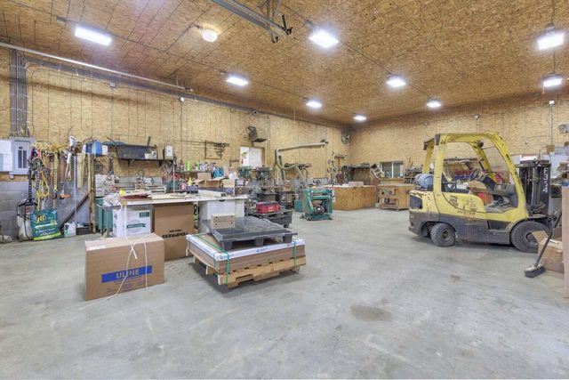 225 Eagle Ridge Road, Canyonville, OR 97417