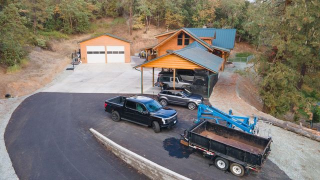 225 Eagle Ridge Road, Canyonville, OR 97417