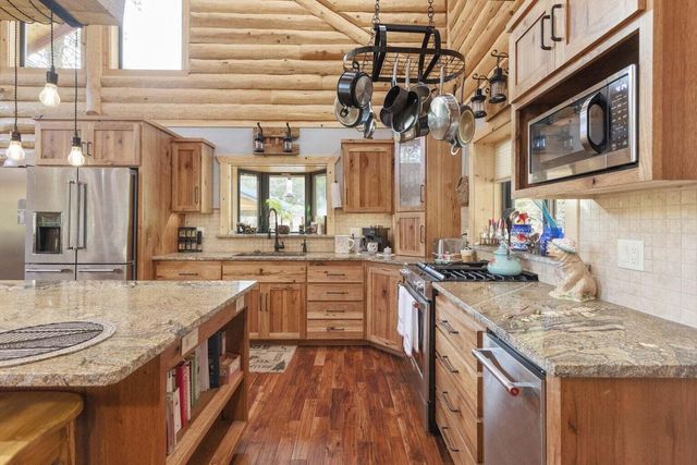 225 Eagle Ridge Road, Canyonville, OR 97417