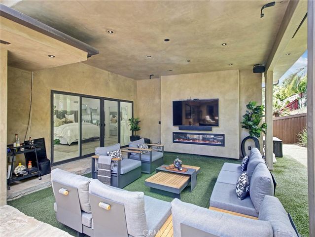 4557 Don Timoteo Drive, Los Angeles, CA 90008