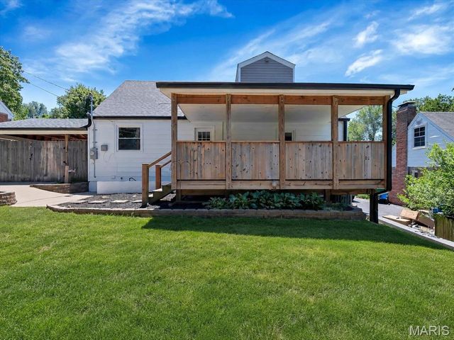 7065 Foxcroft Drive, St Louis, MO 63123