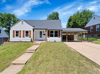 7065 Foxcroft Drive, St Louis, MO 63123