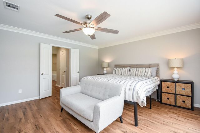 426 Oyster Creek Village Drive, Missouri City, TX 77459