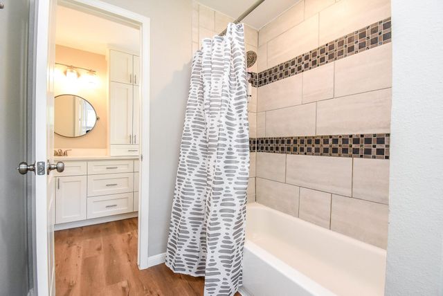 426 Oyster Creek Village Drive, Missouri City, TX 77459