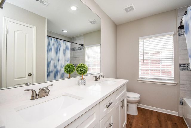 426 Oyster Creek Village Drive, Missouri City, TX 77459