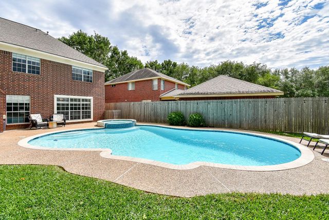 426 Oyster Creek Village Drive, Missouri City, TX 77459