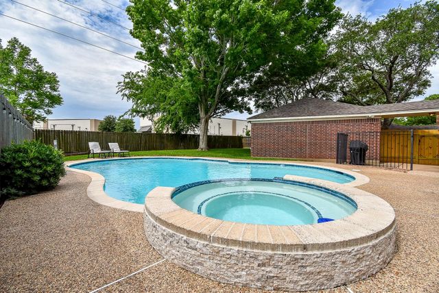 426 Oyster Creek Village Drive, Missouri City, TX 77459