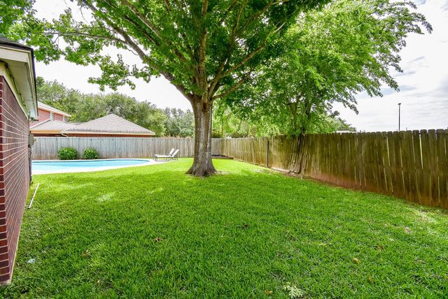 426 Oyster Creek Village Drive, Missouri City, TX 77459