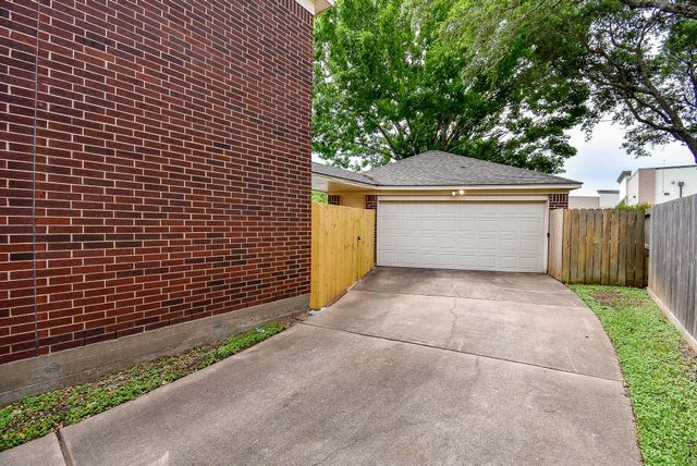 426 Oyster Creek Village Drive, Missouri City, TX 77459