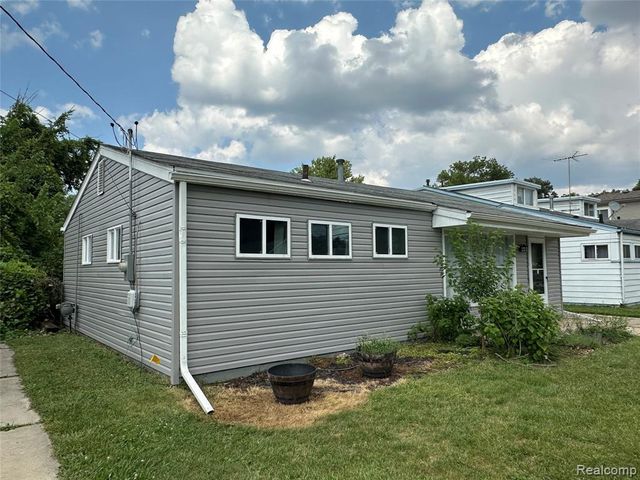 1615 E Greig Avenue, Madison Heights, MI 48071