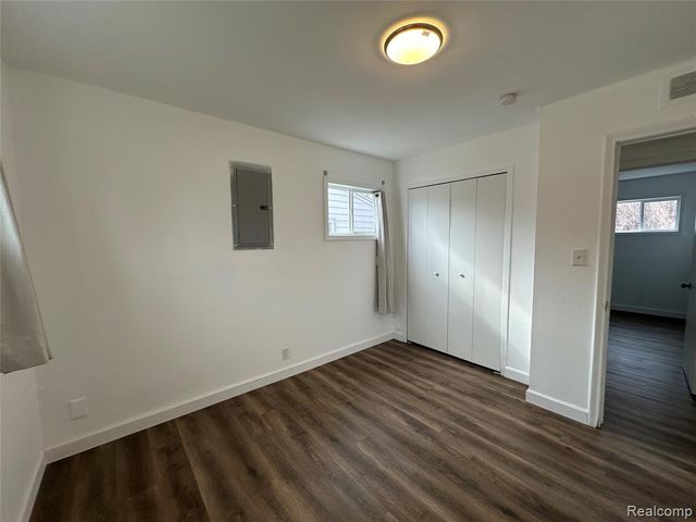 1615 E Greig Avenue, Madison Heights, MI 48071