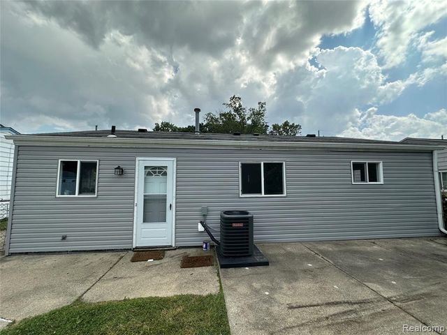 1615 E Greig Avenue, Madison Heights, MI 48071