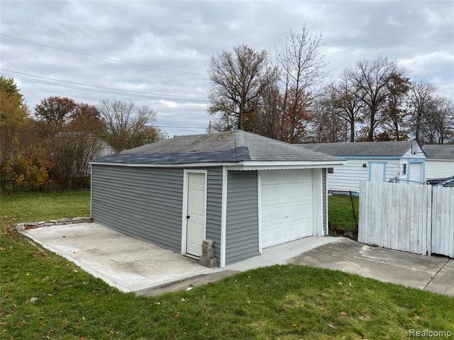 1615 E Greig Avenue, Madison Heights, MI 48071