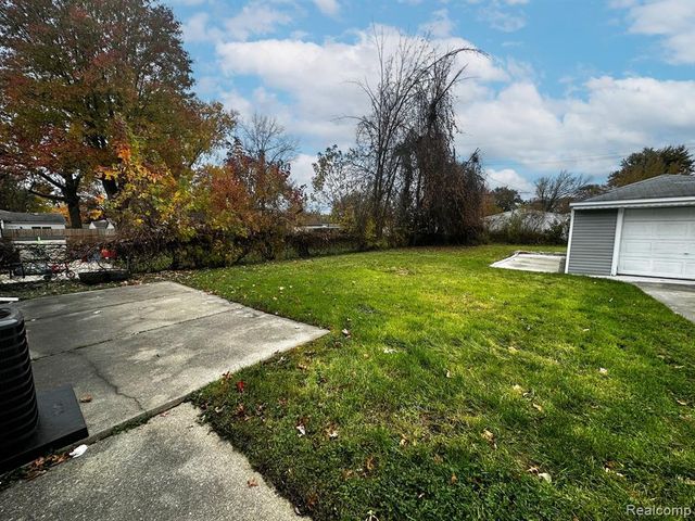 1615 E Greig Avenue, Madison Heights, MI 48071