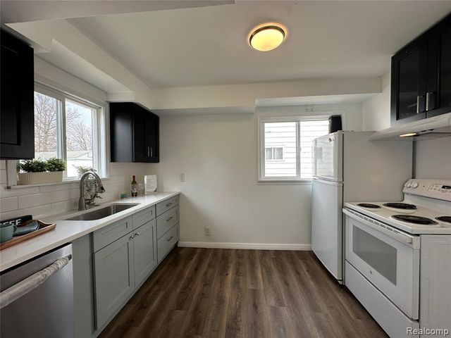 1615 E Greig Avenue, Madison Heights, MI 48071