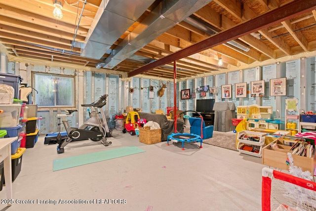 2036 Reo Road, Lansing, MI 48910